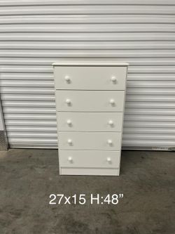 White chest dresser with 5 drawers