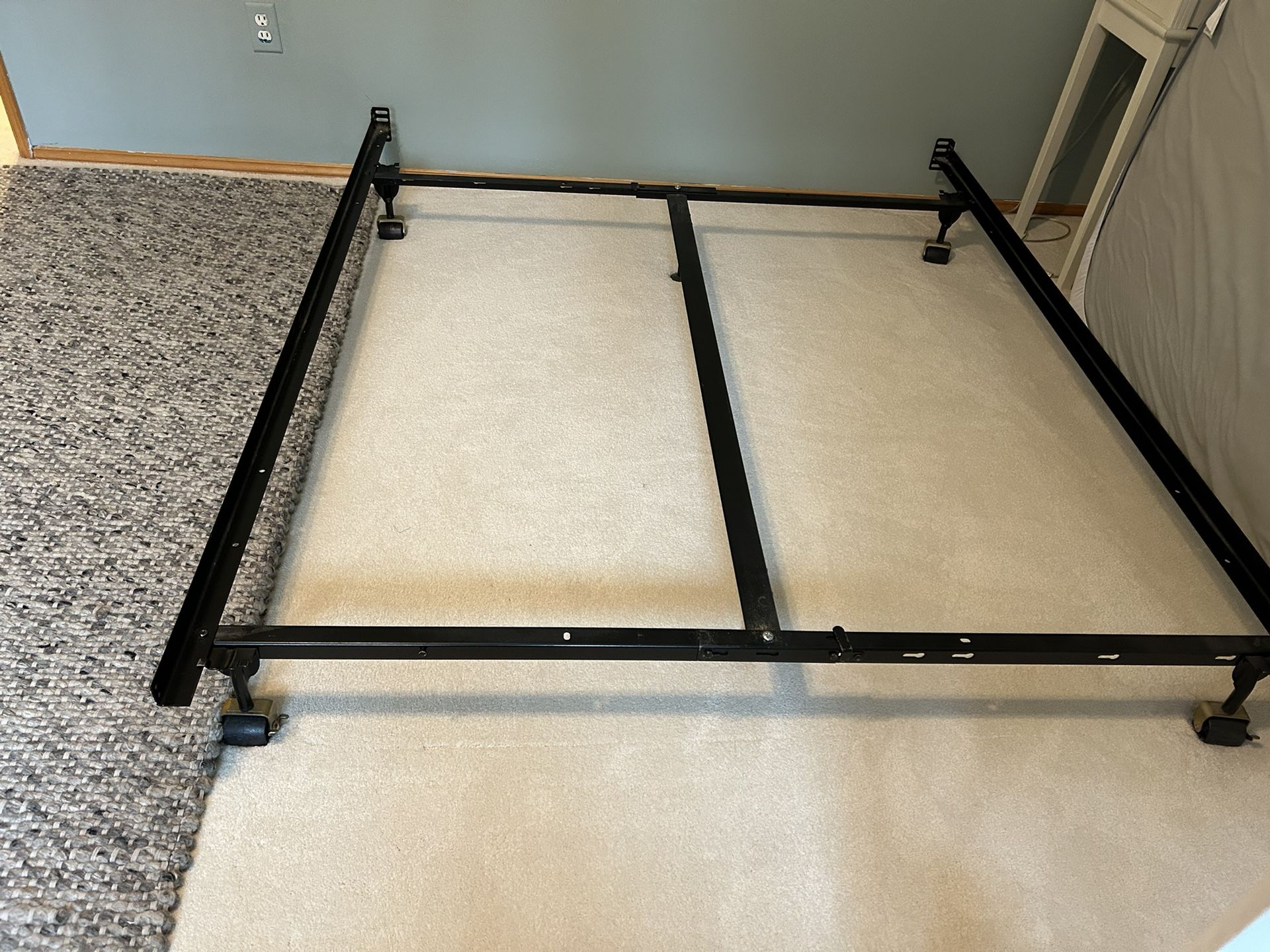 Full/Queen Size Adjustable Bed Frame