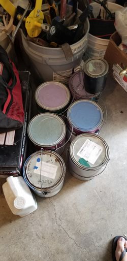 New 1 gallon paint dont need it moving also free chalks