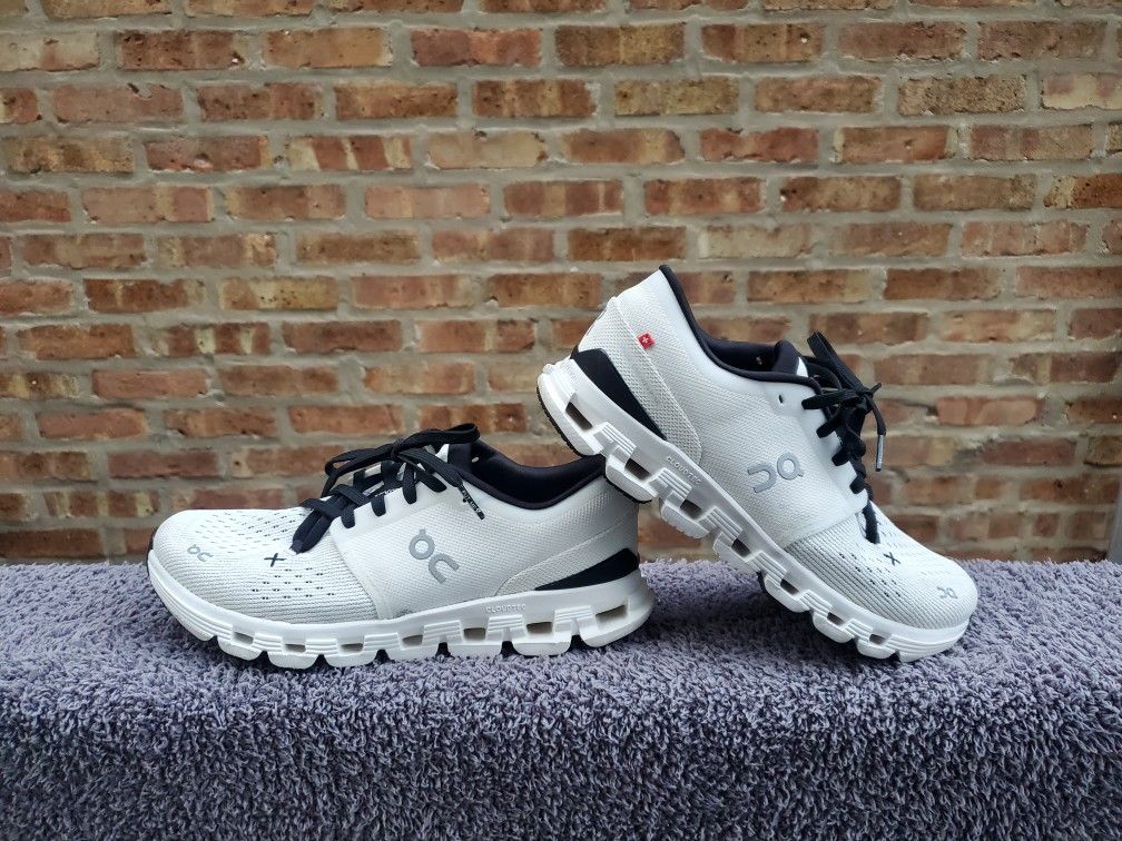 On Cloud X Women's Sneakers US Size 8.5 Very good Condition 