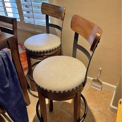 30 High Chair For 100.00