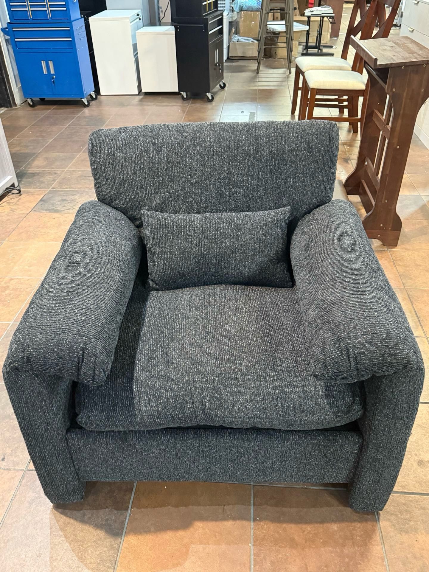 Oversized Armchair, Mid Century Accent Chair, Comfy Upholstered Single Sofa, Extra Wide Reading Chairs for Living Room(Dark Grey)💰120$ Decatur Locat
