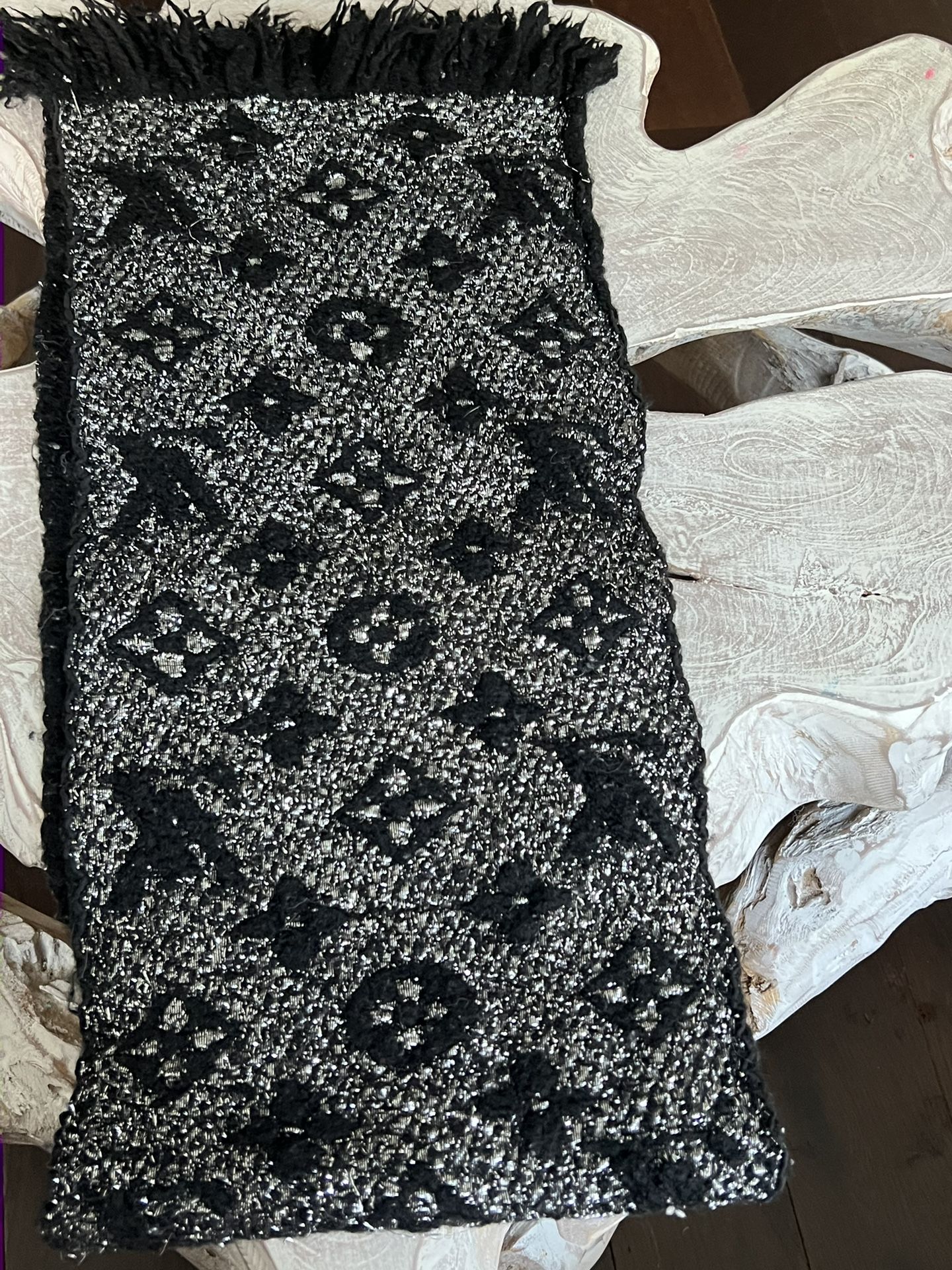Authentic Louis Vuitton Logomania Scarf
