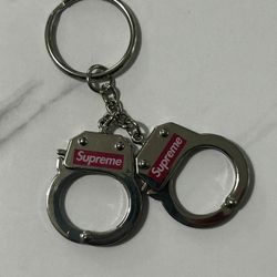Supreme FW17 Handcuff Keychain NEW 