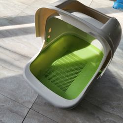 Cat Litter Box  Brand New Barely Used