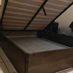 QUEEN BED AND FRAME NEED GONE 