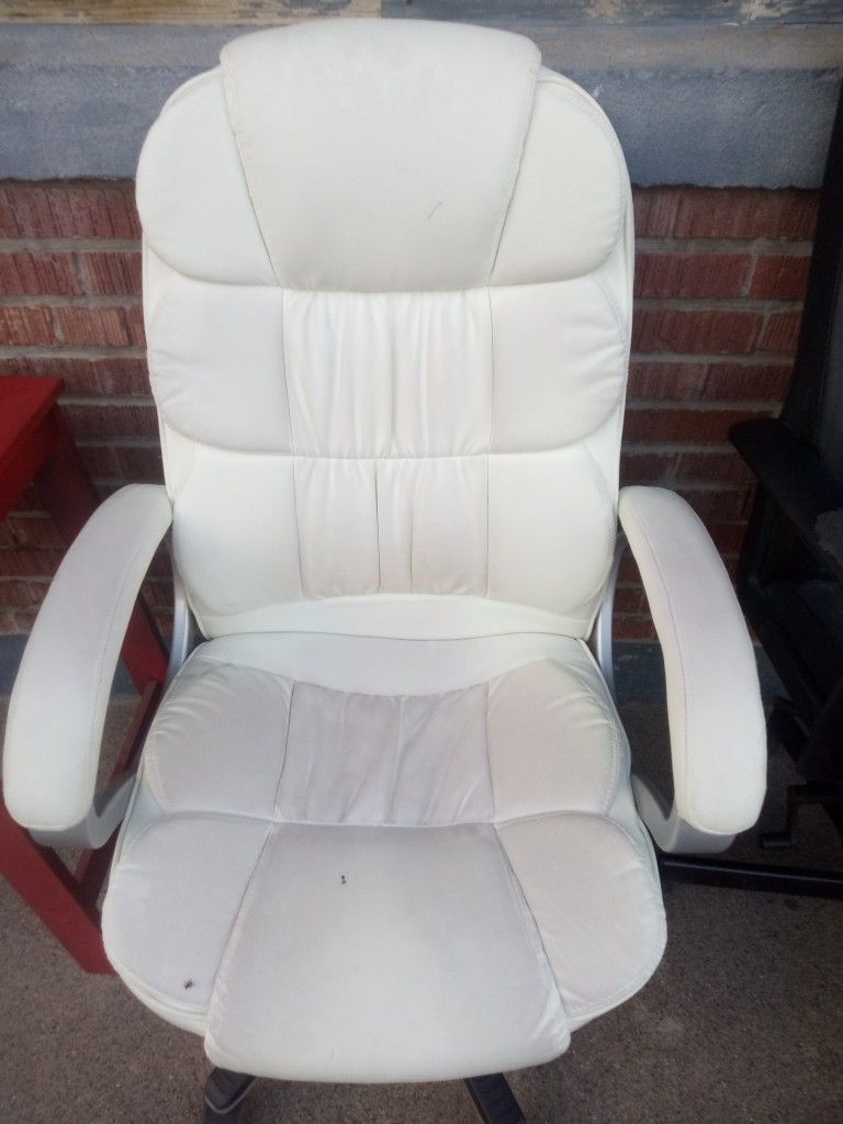 Chairs & Desk/Table for Sale in El Paso, TX OfferUp
