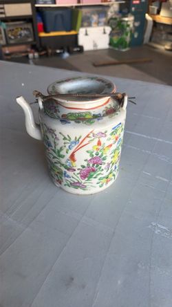 Porcelain Chinese tea pot