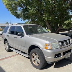 2005 Ford Explorer