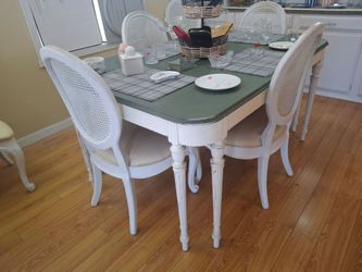 Shabby shabby dining table and 6 chairs