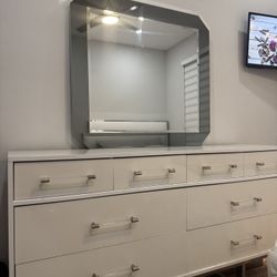 Queen Bedroom Set – City Furniture Cortina Collection + Desk (Excellent Condition)