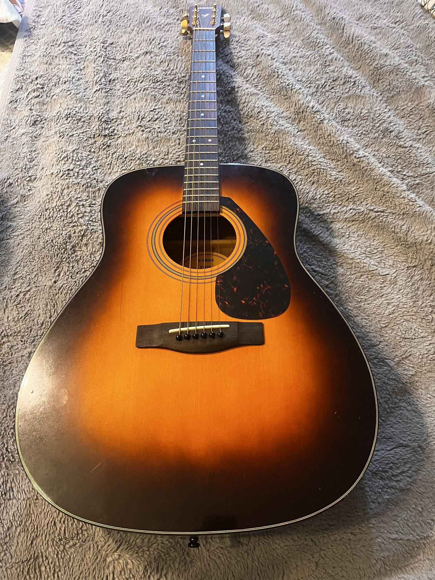 Yamaha F335 Acoustic Guitar