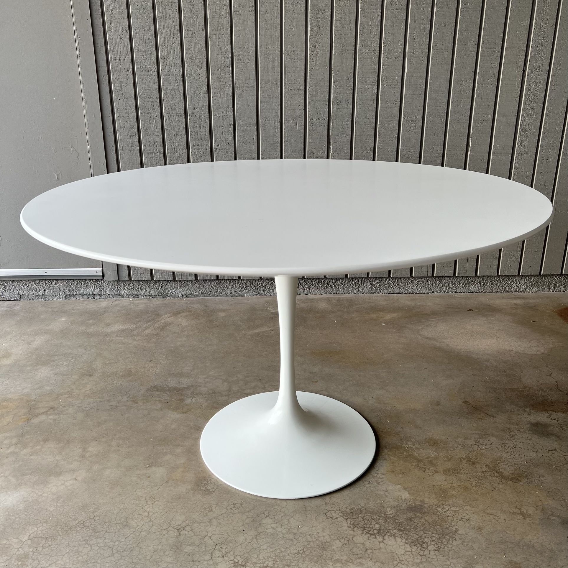 Authentic Knoll Saarinen 47” Mid Century Modern Dining Tulip Table