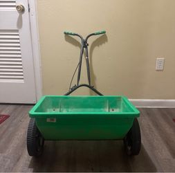 Green Lawn Spreader 24"x 14"37"