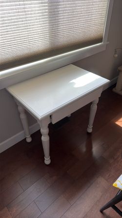 Solid wood vanity table