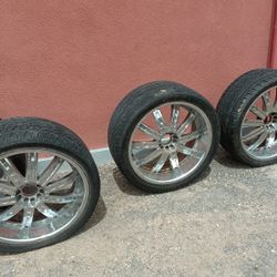 4 Like New 305/35 W Rims