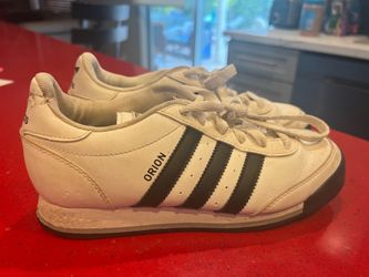 Adidas Orion Youth Size 4.5 White/Black Sneakers