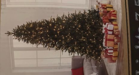 Christmas tree prelit