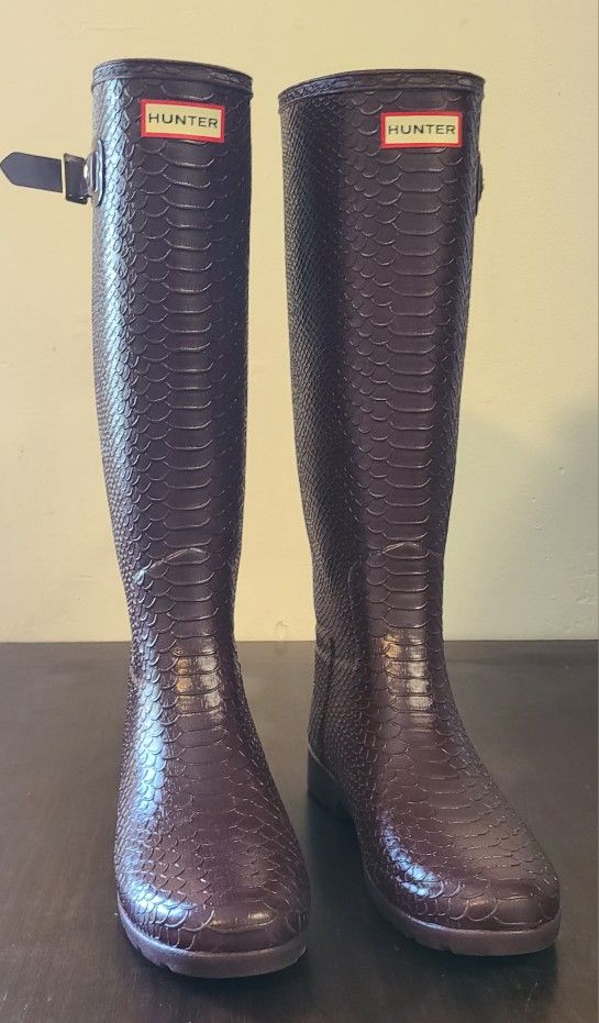 HUNTER DARK BROWN SNAKE EMBOSSED RUBBER TALL LOGO WATERPROOF RAIN BOOTS Womens Size 9