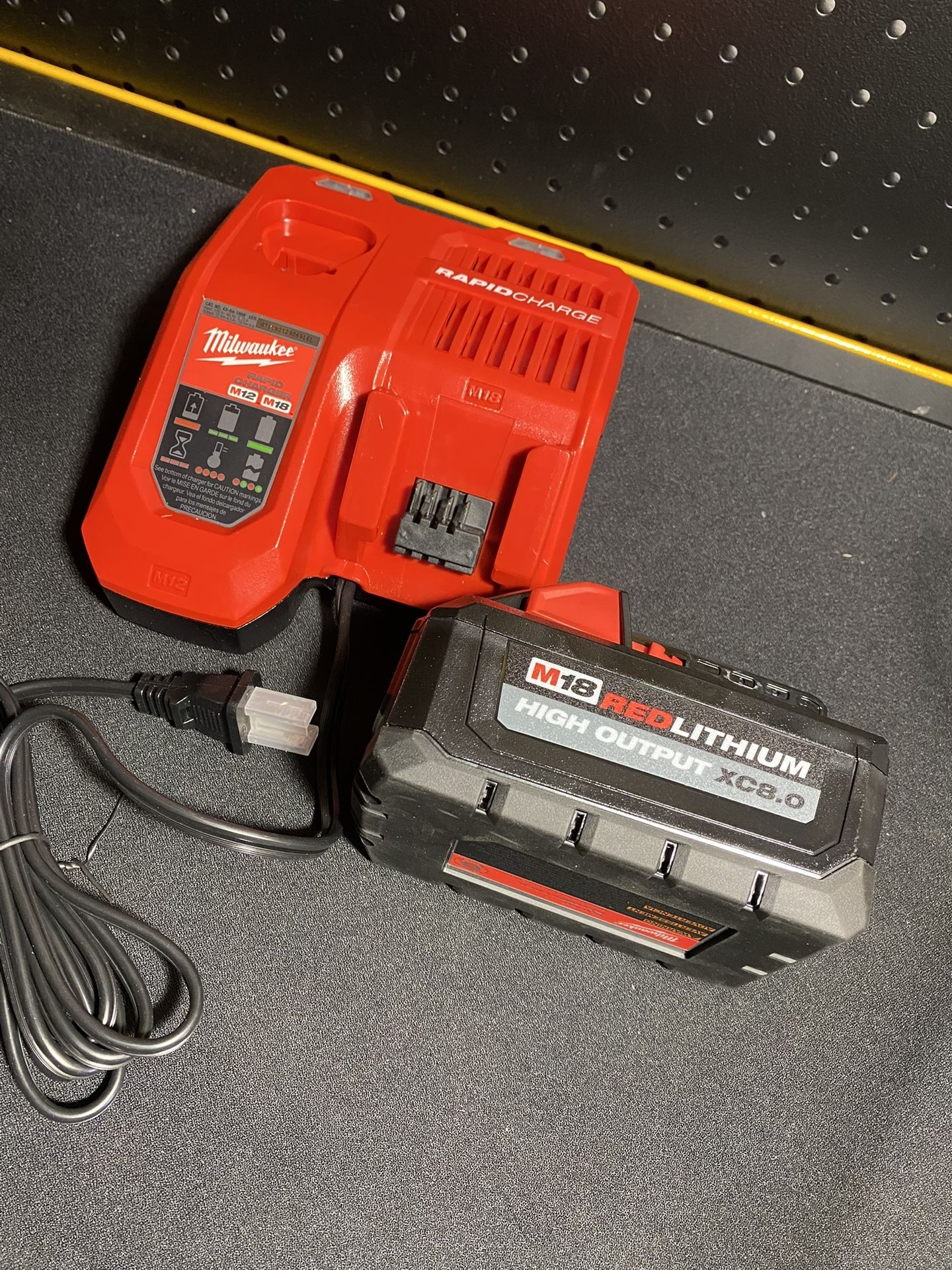 Milwaukee M18 high output 8.0 battery & rapid charger. BRAND NEW