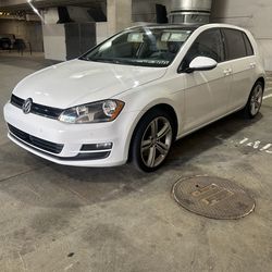 Volkswagen golf.   2015.   Clean title.  165. Mil millas.