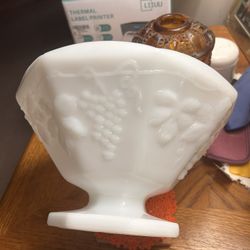Vintage 1970s Anchor Hocking Harvest Grapes White Milk Glass Bowl