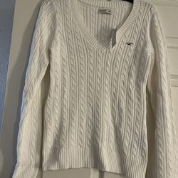Hollister sweater size medium