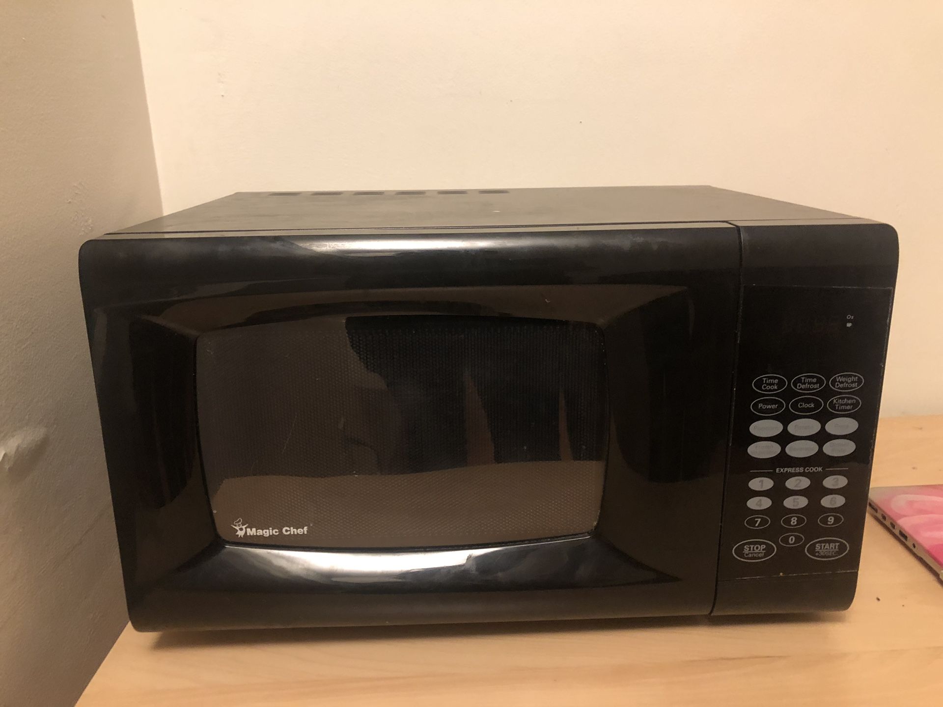 Microwave 900 watts magic chef