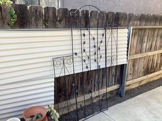 Decorative garden trellis