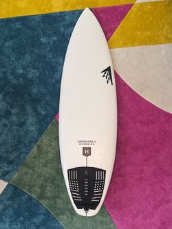 5’9” 31.5L FireWire Dominator 2.0 Futures F6 Alpha 5-Fin & Slater Traction Pad