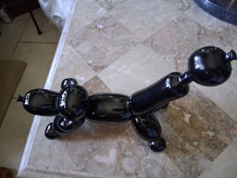 Perrito negro de resina, Alto 4",Largo 8"