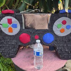 Game Control Piñata 