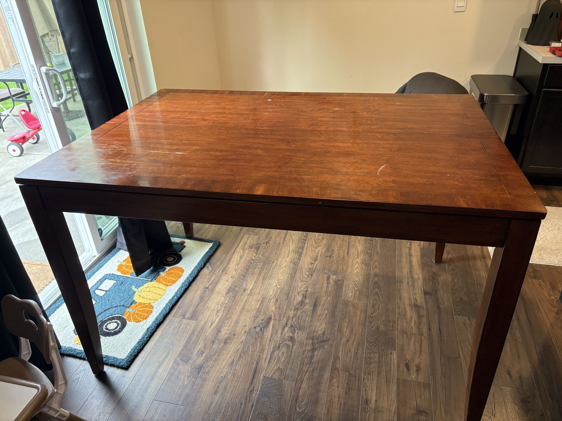 Table & Chairs