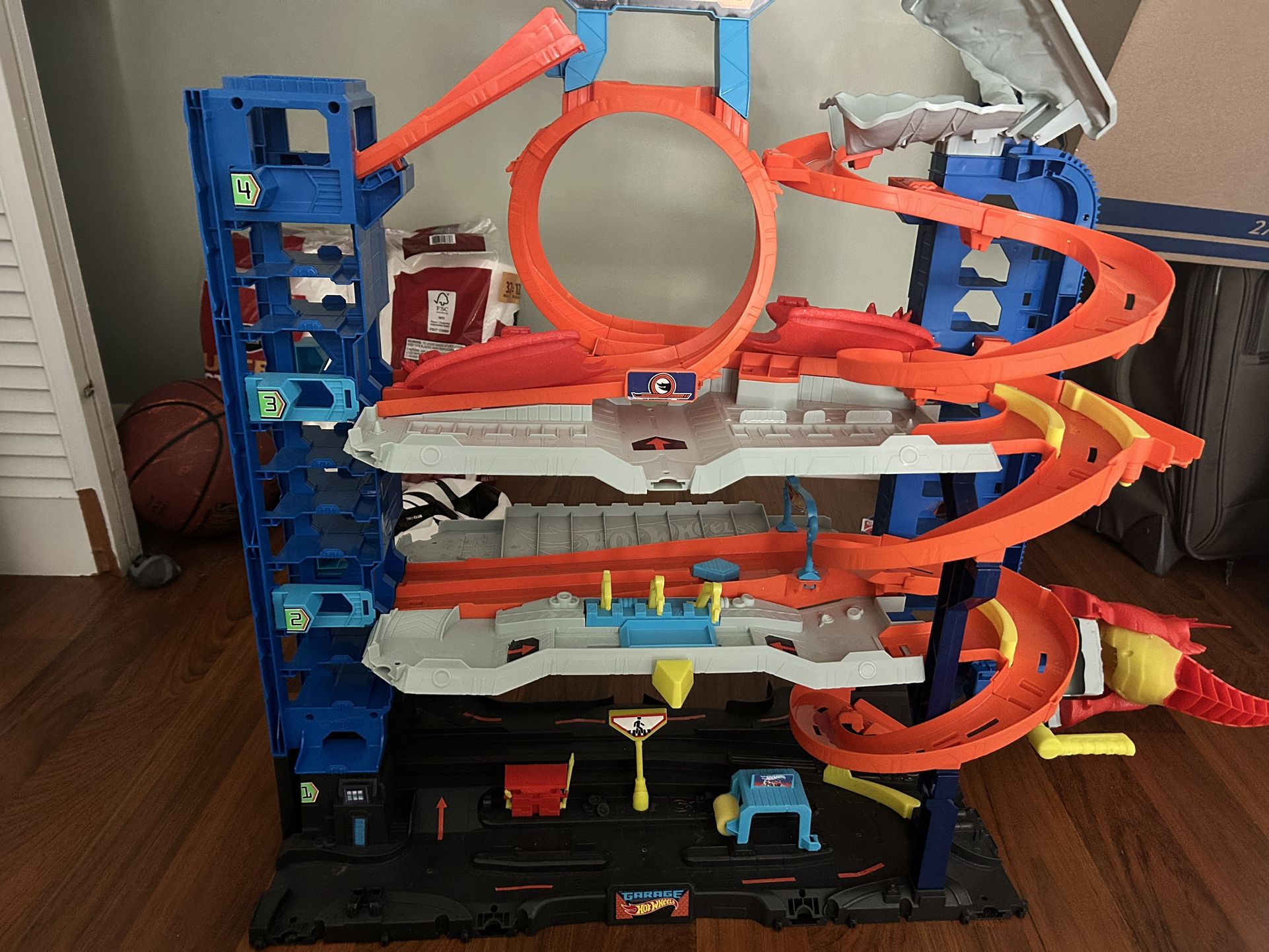 Hasbro Ultimate Garage