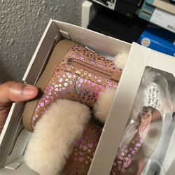 UGG BOOTS SIZE 2/3