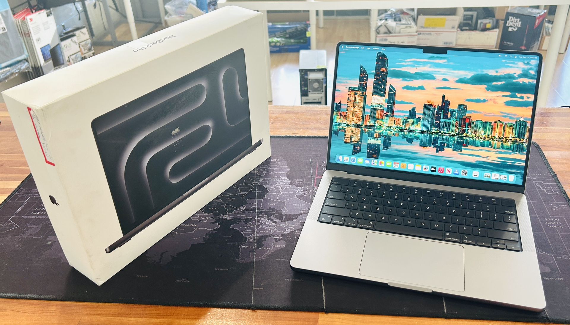 Macbook Pro M3 8GB 500GB FULLY FUNCTIONAL Like New !