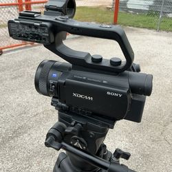 Sony PXW-X70 Professional Hand Held Camcorder,4K