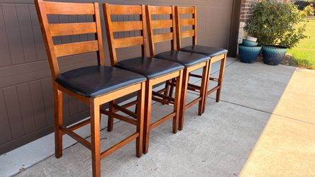 Beautiful Counter Height Dining Chairs ( Set of 4 ) Good condition, sturdy.