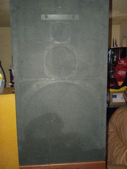 2 Large Floor Standing Speaker