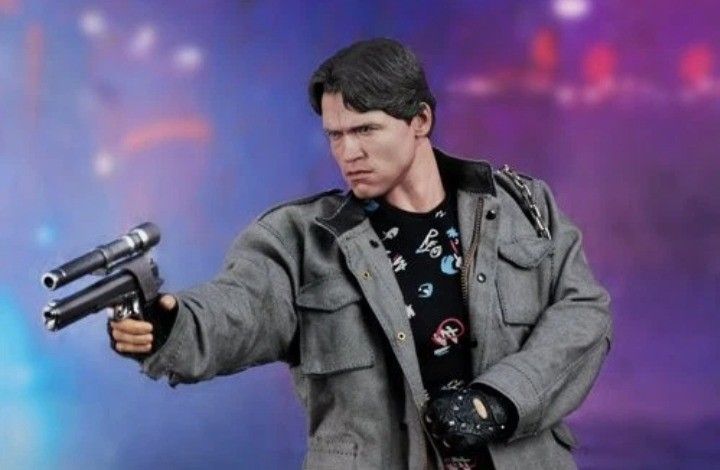 Hot Toys 🔥 The Terminator T-800