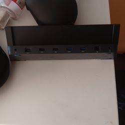Docking Station For Microsoft Surface pro 8.