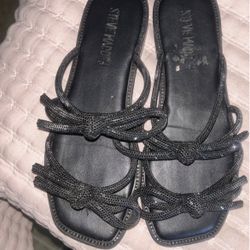 Size 6 Woman’s 