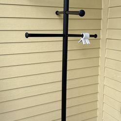 Sturdy & Solar-Powered Pool Towel Rack Outdoor - Adjustable Towel Racks with Wheels & Lights for Backyards