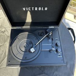 VICTROLA RECORD PLAYER 