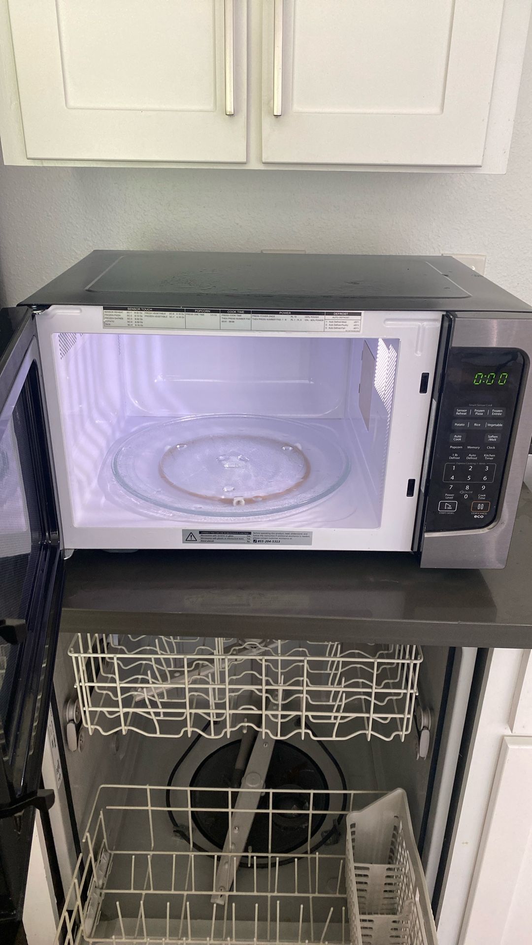Se-mi New Toshiba Microwave