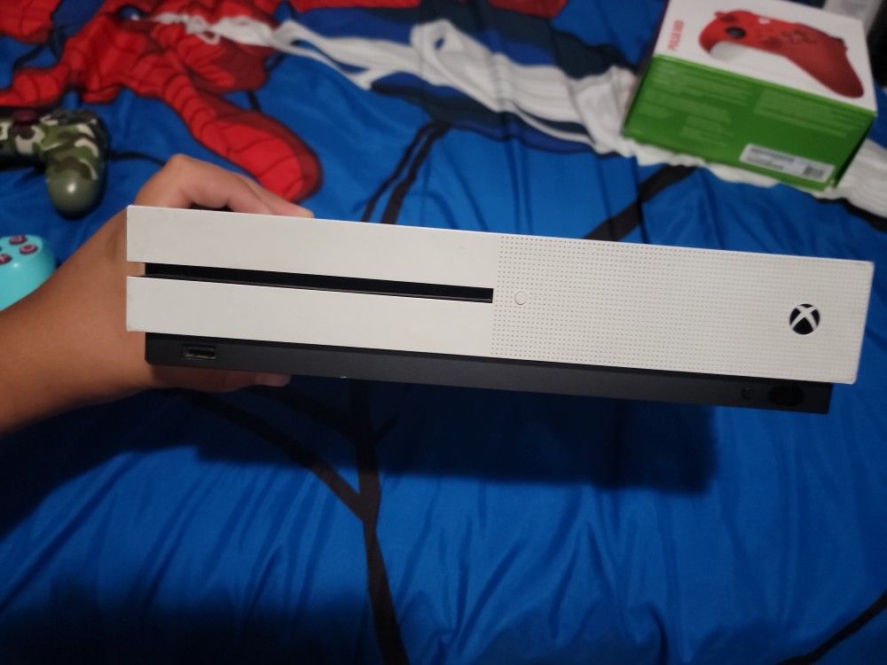 Xbox one S and Red Controller