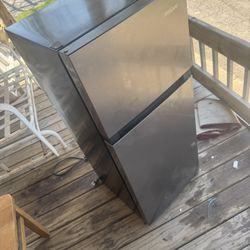 Vissani mini fridge and freezer