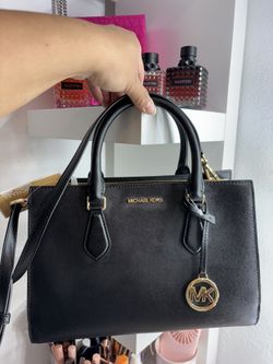 Michael Kors Crossbody Purse Black & Gold $120