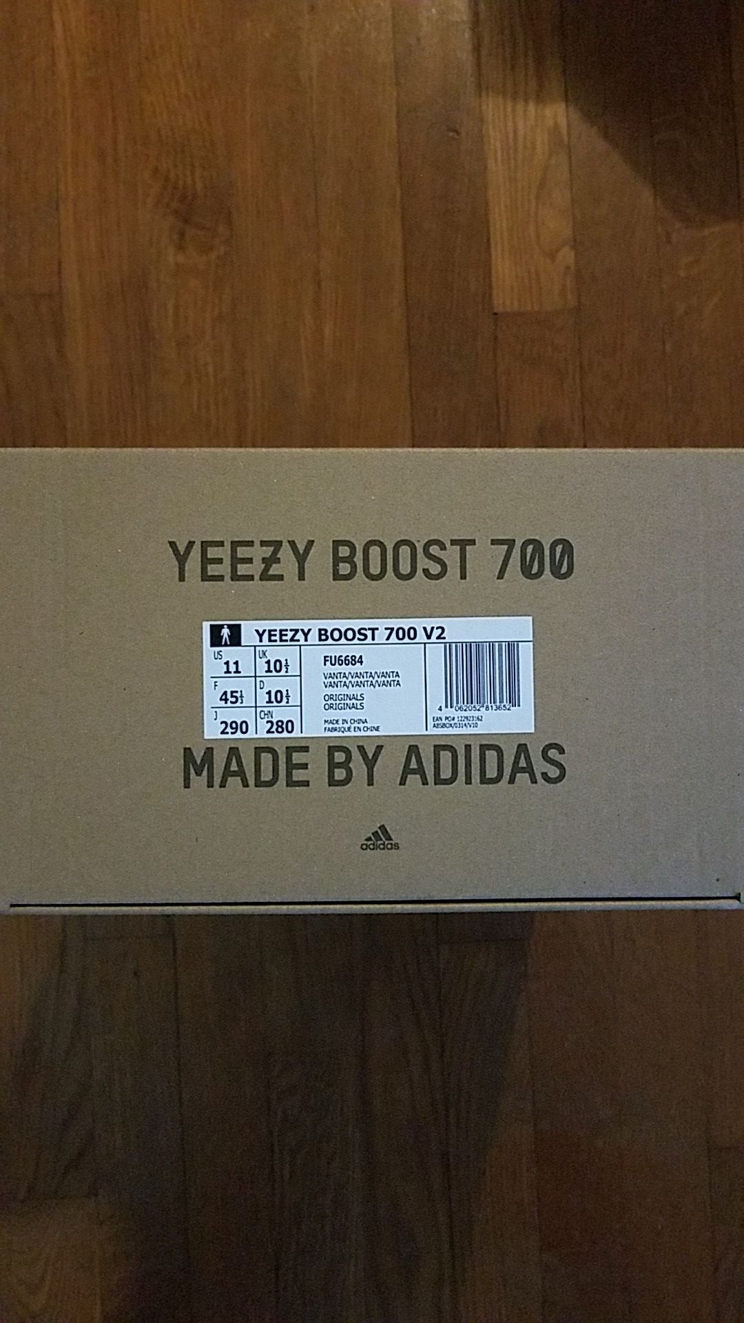 Yeezy 700 V2 Vanta Size 11 Brand New unworn
