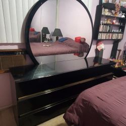 Vintage Black Dresser, Mirror & 2 Nightstand Set for Sale in Los Angeles,  CA